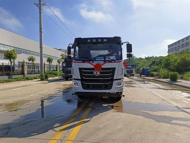 東風華神 15方灑水車